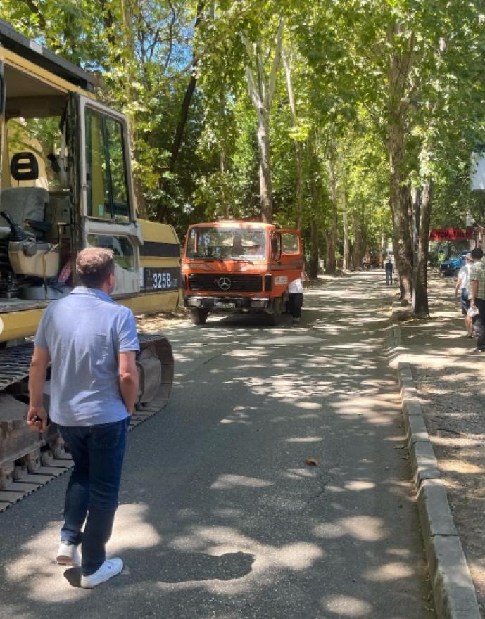 Mario Kordić na gradilištu - Kordić se pohvalio radnim ljetom u Mostaru: Dvorana, asfalt, rekonstrukcija i strpljenje